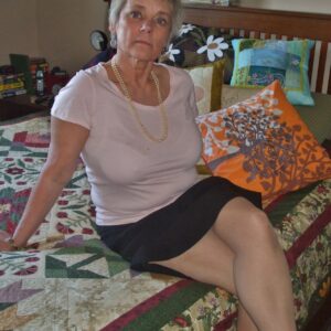 Une Voix Mature, Élegante et Sensuelle Vous Invite pour un Rendez-vous Coquin Mémorable rencontre-Cougar-Montluçon