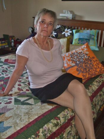 Une Voix Mature, Élegante et Sensuelle Vous Invite pour un Rendez-vous Coquin Mémorable rencontre-Cougar-Montluçon