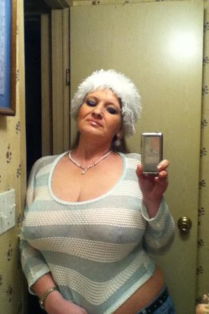 Monique - rencontre-cougar-salon-de-provence-LEWb