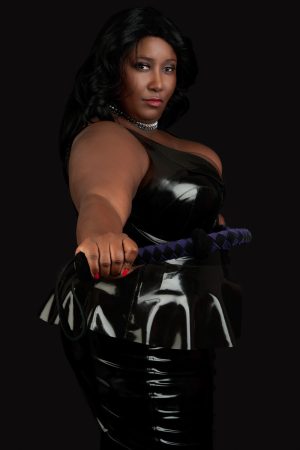 63 ans et pas décaties Jade - rencontre-Black-Reims